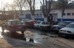 Reducen a familia y se van con objetos de valor