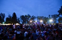 Carinhosos abre "Domingos de Verano" con la roda local, feria y gastronomía